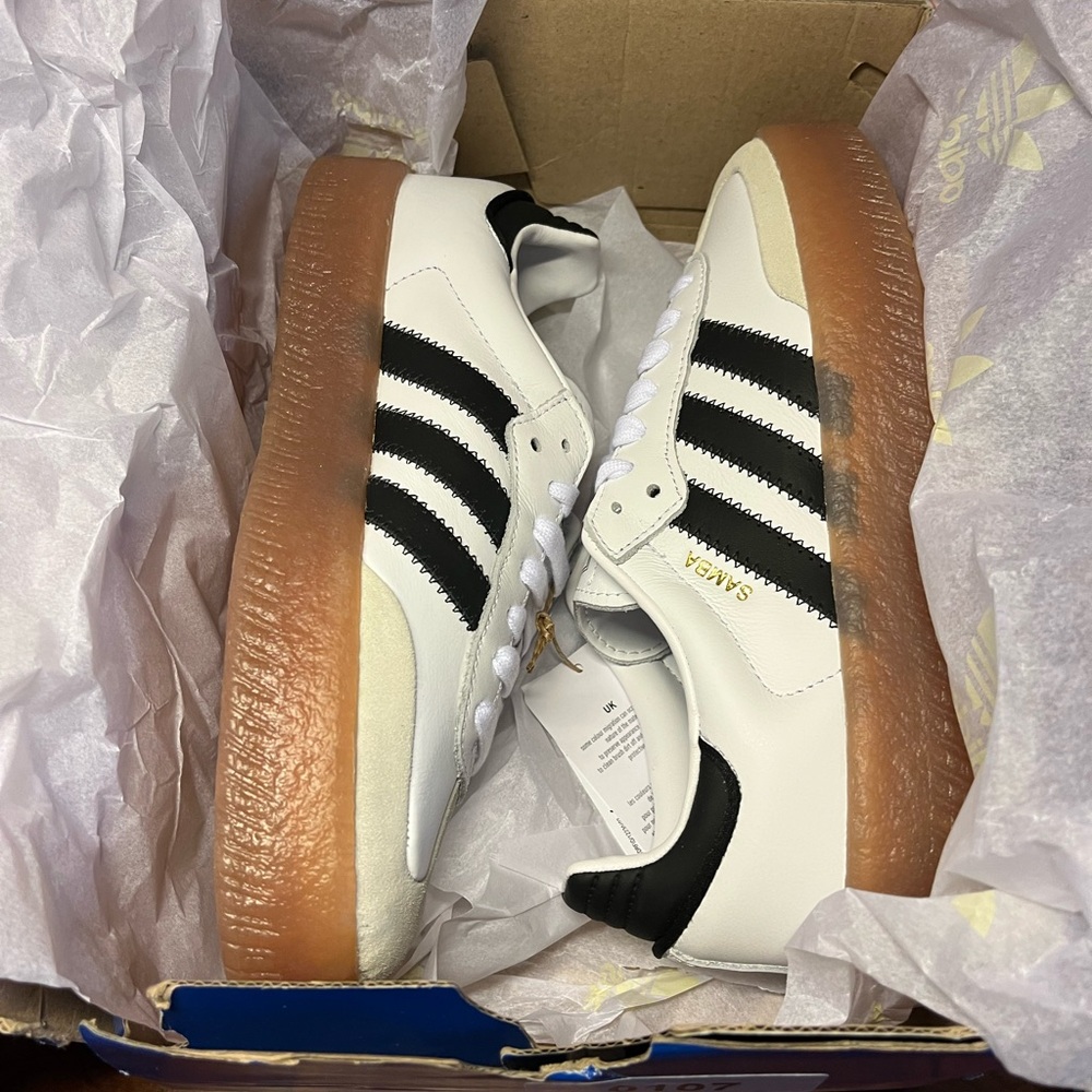 Adidas White and Black Samba Sneakers with Gum Soles Size 6.